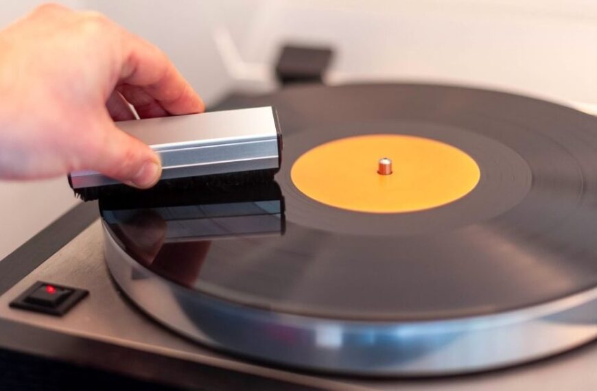 Clean Vinyl Records without Damaging
