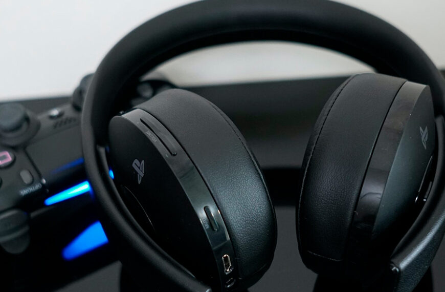 How-to-Use-Headphones-with-PS4